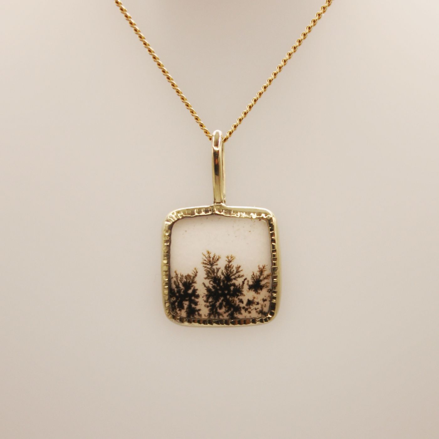 Golden Vein Charm
