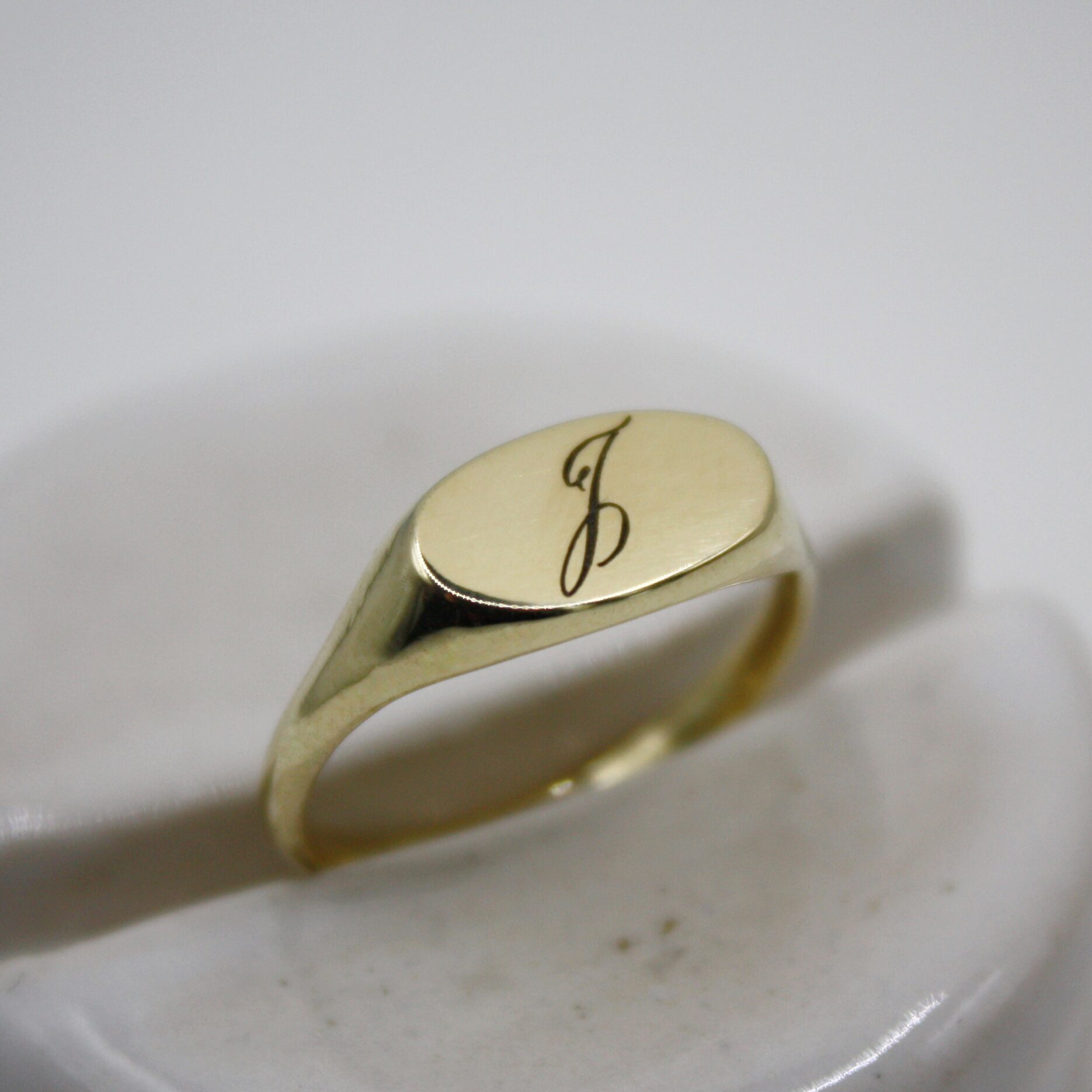 Initial Signet Ring Gold, Gold Signet Ring, Initial Ring, Custom Signet Ring,  Gold Signet Ring Ladies, Engraved Signet Ring, Signet Ring - Etsy | Signet  ring, Custom signet ring, Signet